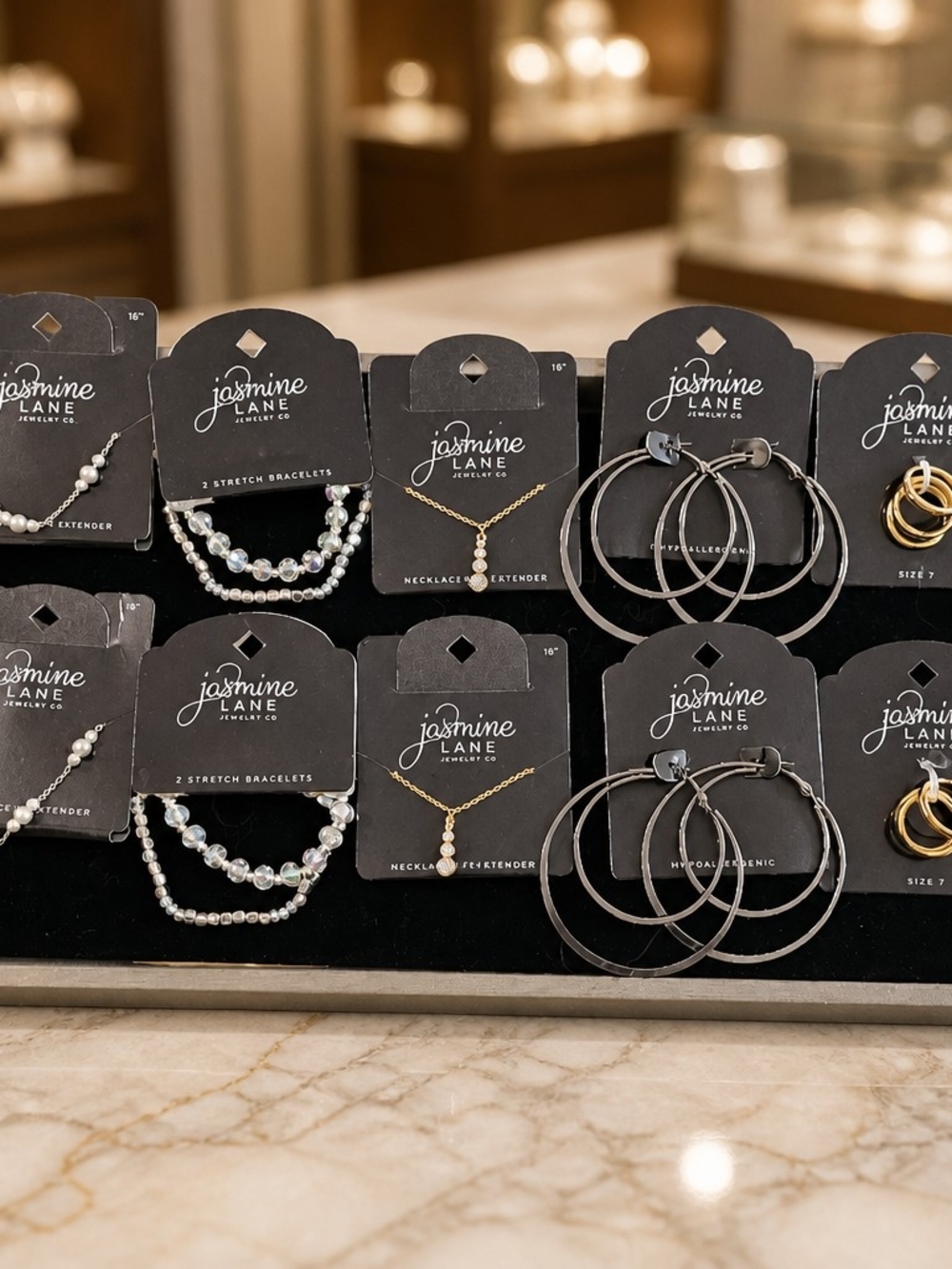 A lot of New Jewelry 30 Pieces Of Jewelry